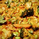 Rote-Linsen-Curry mit Karotten und Brokkoli